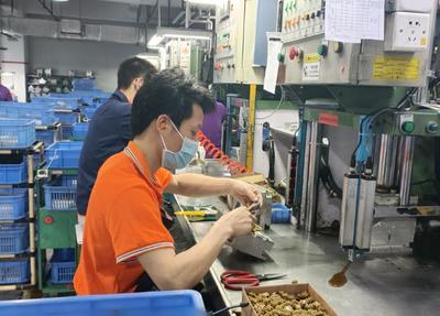 贛州開發(fā)區(qū)黨務公開網(wǎng)-- 贛州經(jīng)開區(qū)黨工委作風建設專題分析會暨&ldquo;七個有之&rdquo;專項治理工作會議召開 - 贛州經(jīng)開區(qū)第三季度政企圓桌會暨新材料上下游產(chǎn)品對接交流會舉行 - &ldquo;甘霖行動&rdquo;引活水 保障生產(chǎn)解民憂 - 胡昊:加強國資系統(tǒng)監(jiān)管,以勤廉建設引領國有企業(yè)做強做優(yōu)做大 - 【黨風廉政建設】鳳崗鎮(zhèn):編印警示錄 讓廉政教育入腦入心 - 本區(qū)資訊